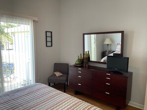 2 bedrooms, desk, iron/ironing board, free WiFi