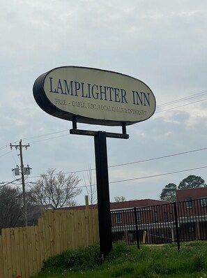 Exterior - Lamplighter Inn By OYO Charlotte Airport Area (Charlotte)