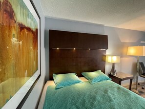 Standard Room, 1 King Bed | Desk, iron/ironing board, free WiFi, bed sheets - Lamplighter Inn By OYO Charlotte Airport Area (Charlotte)