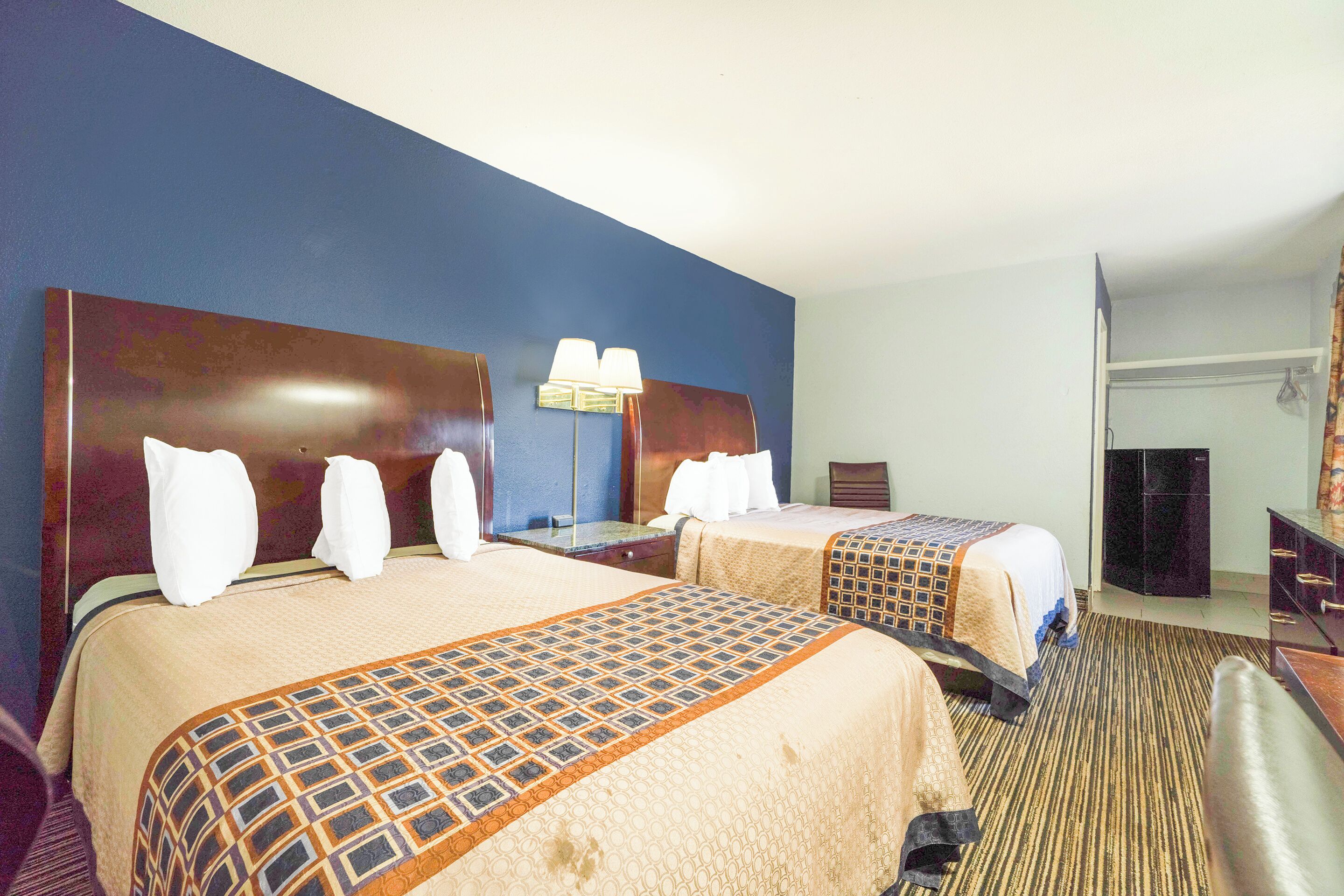 Free cribs/infant beds, free WiFi, bed sheets