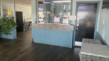 Quầy tiếp tân