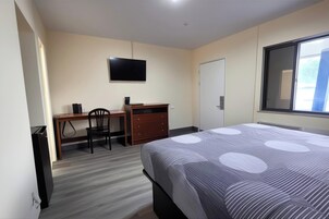 Escritorio y ropa de cama 