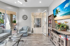 TV - ⭐Fabulous Location-Gorgeous Views-2BR Bahia Vista 361- Club Bahia⭐ (St Petersburg)