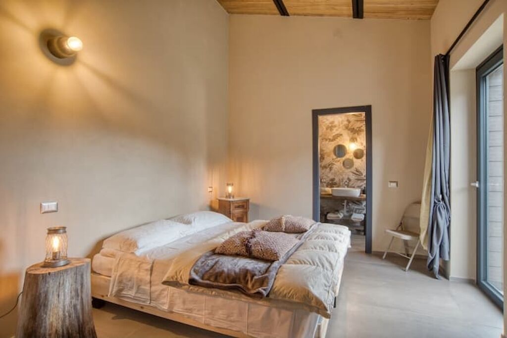 1 dormitorio, tabla de planchar con plancha, wifi y ropa de cama