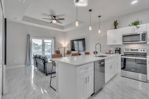 Dúplex, 3 habitaciones | Cocina privada | Frigorífico, horno, cafetera o tetera y tostadora