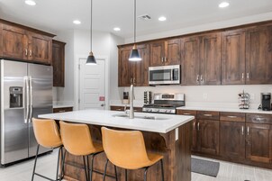 Townhome, 4 Bedrooms | Private kitchen | Fridge, oven, coffee/tea maker, toaster