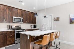 Casa geminada, 4 quartos | Cozinha privada | Geladeira, fogão, cafeteira/chaleira, torradeira
