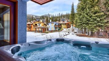 Condo, 2 Bedrooms | Property grounds