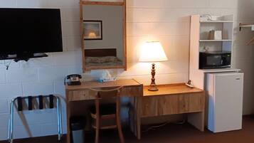 Standard Room, 2 Double Beds | Desk, iron/ironing board, free WiFi, bed sheets