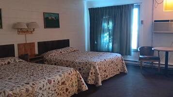 Comfort Room | Desk, iron/ironing board, free WiFi, bed sheets