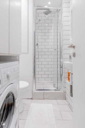 Basic Apartment | Bathroom | Hair dryer, towels, soap, shampoo - Homely 2BD Flat W/private Patio Near Maida Vale! (London)