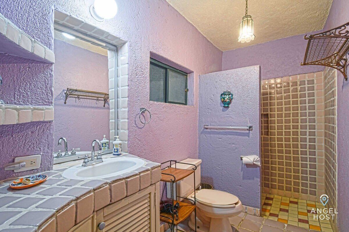 Shower, hair dryer, towels, shampoo