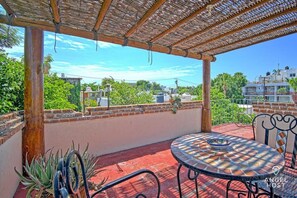 Outdoor dining - Steps from Malecón, Beach & Dining Stripe (La Paz)