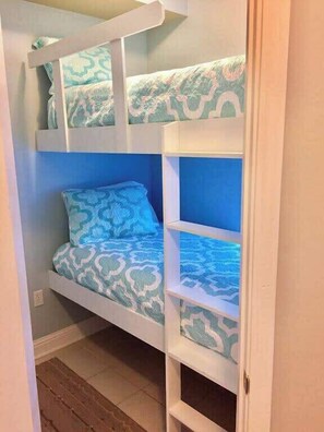2 dormitorios, tabla de planchar con plancha, wifi gratis y ropa de cama