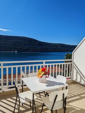 Outdoor dining - Apartment with Sea view 203 (Neum)