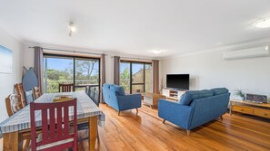 TV, DVD player - The Beachfront - 5 bedroom holiday home in Lake Cathie (Lake Cathie)