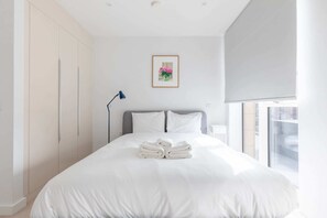 Apartamento básico | 2 dormitorios y espacio para trabajar con un portátil