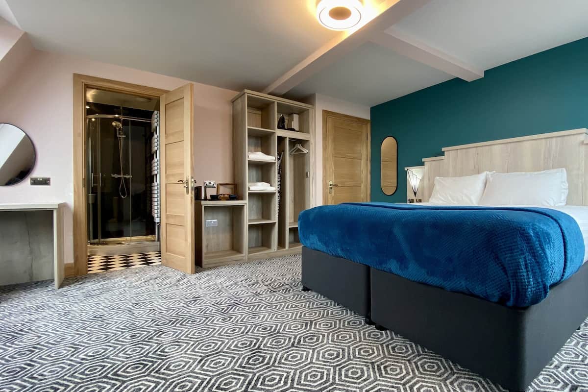 Double Room (classic double)