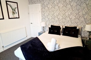2 bedrooms, iron/ironing board, bed sheets - Fantastic Home! Football Fans -5 min to Stadium (Liverpool)