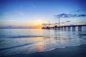 Beach/ocean view - Coral Shores Resort (North Redington Beach)