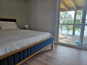 5 bedrooms, iron/ironing board, free WiFi, bed sheets