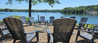 New! Modern!  Fire Pit!  Paddle Boards! 5 Bedrooms! On the water! Boat Dock!