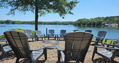 New! Modern! Fire Pit! Paddle Boards! 5 Bedrooms! On the water! Boat Dock!