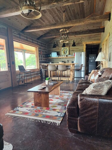 Spacious Ranch Cabin in Osage County