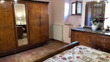 House, 3 Bedrooms, Smoking, Balcony | 3 bedrooms
