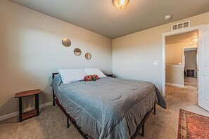 3 bedrooms, iron/ironing board, free WiFi, bed sheets - •Wacissa Lookout View - Wine, GameRoom, HotTub• (Colorado Springs)