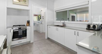 A Golden Barrel - A spacious Lancelin holiday home.