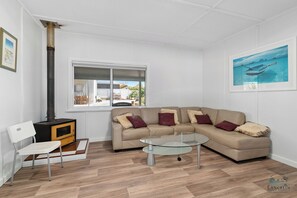 Fernseher, Tischtennisplatte