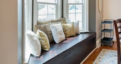 2nd floor loft near the lake!