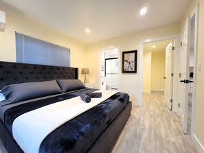 2 Schlafzimmer, BĂŒgeleisen/BĂŒgelbrett, kostenloses WLAN, BettwĂ€sche