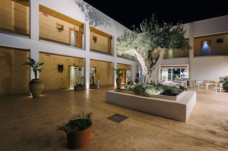 Patio. Baitan Hotel