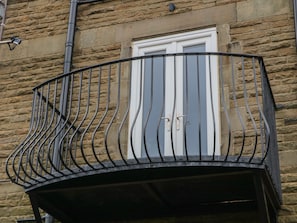 Exterior detail - Hunter's Lodge (Buxton)
