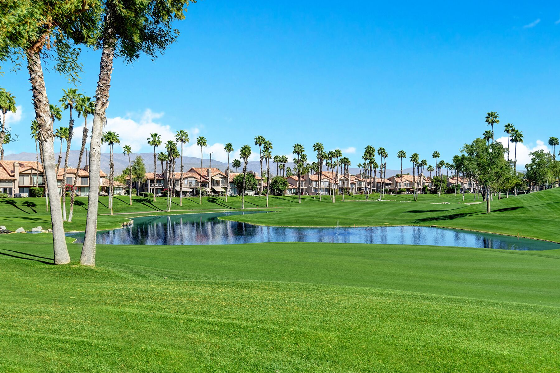 Golf Front Condo, Fireplace, Community Amenities, Pools, Hot Tubs and More!