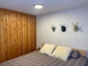 2 slaapkamers, reisbedje, gratis wifi, beddengoed