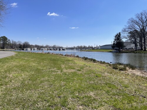 PLAY PORT MARINA. Eclipse Hot Spot. Lake front campsite. North Lot parking