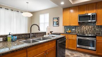 Nhà, nhiều giường (Colony Villas Waikoloa 301) | Bếp riêng | Lò nướng, lò nướng bánh mì