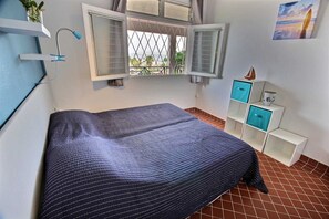 4 chambres, fer et planche à repasser, accès au Wi-Fi (inclus)