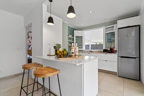 Fridge, microwave, oven, dishwasher - Villa Zanzibar - Four Bedroom Villa, Sleeps 8 (Case-Pilote)