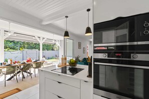 Fridge, microwave, oven, dishwasher - Villa Zanzibar - Four Bedroom Villa, Sleeps 8 (Case-Pilote)