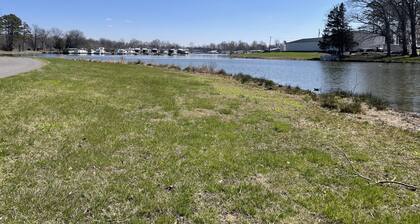 PLAY PORT MARINA. Eclipse Hot Spot. Lake front campsite. North Lot parking