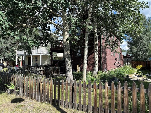 Alpenglow- Great location in Town of Crested Butte