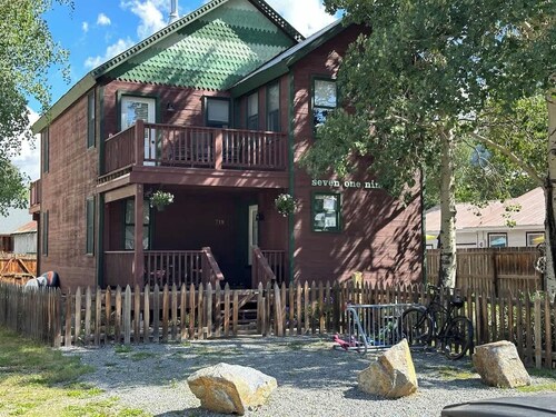 Alpenglow- Great location in Town of Crested Butte
