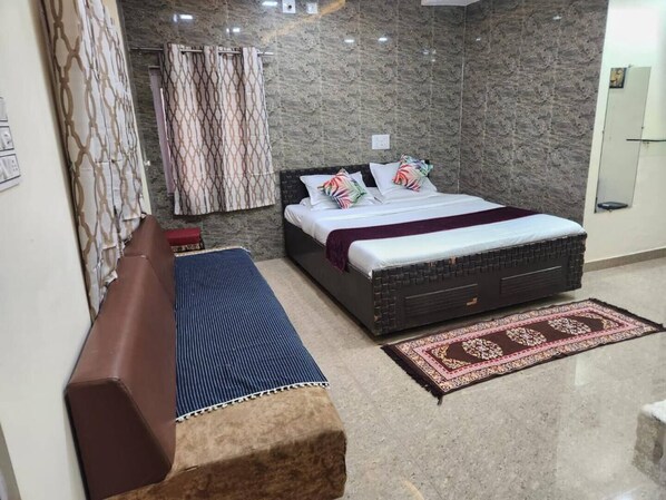 1 bedroom, free WiFi, bed sheets