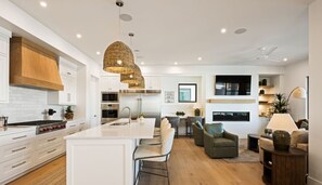 Fridge, microwave, oven, stovetop - Beachside Retreat at Desert Color (Ember Stays) (St. George)