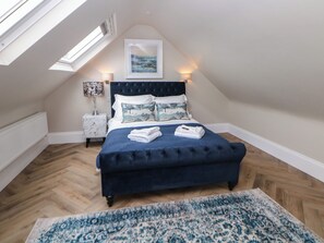 3 bedrooms, individually decorated, individually furnished, free WiFi - Netherdale Penthouse (Buxton)