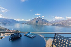 Outdoor dining - Veloccino Del Lago by Varenna Holidays (Perledo)